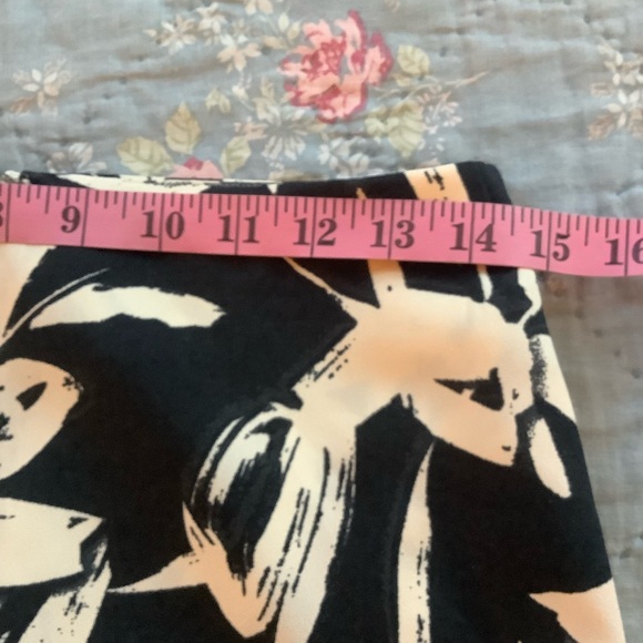 Banana Republic Black White Lined Tulip Skirt Size 2 Front Slit Like New - Picture 8 of 10